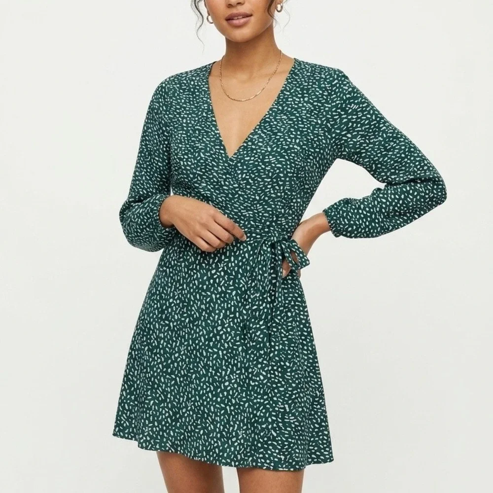 REFORMATION Fuchsia Mini Wrap Dress Green Dot Women‎ Size Medium Long Sleeves